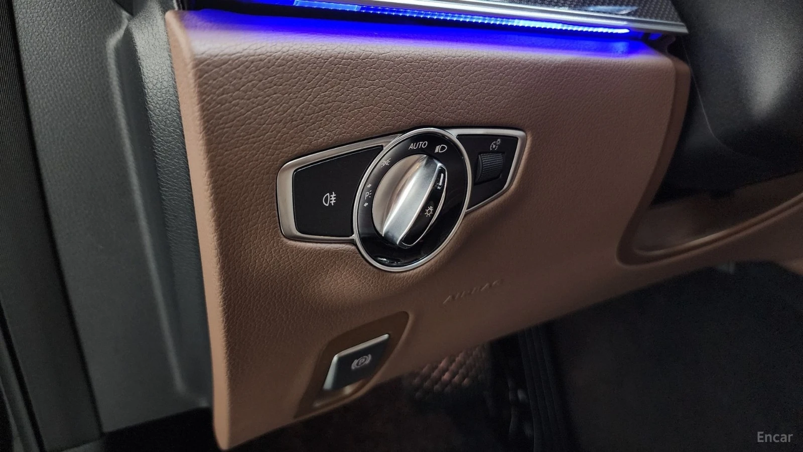 Mercedes-Benz E 300 4MATIC/AMG-LINE/FULL-ASSISTS/BURMESTER/SUNROOF, снимка 11 - Автомобили и джипове - 55642683
