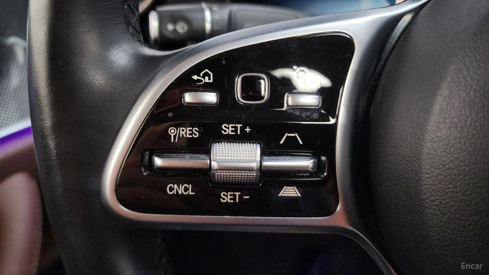 Mercedes-Benz E 300 4MATIC/AMG-LINE/FULL-ASSISTS/BURMESTER/SUNROOF, снимка 12 - Автомобили и джипове - 55642683