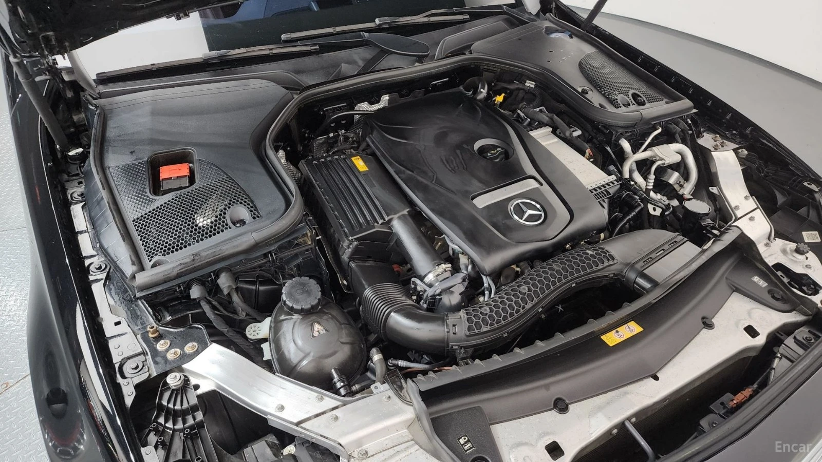 Mercedes-Benz E 300 4MATIC/AMG-LINE/FULL-ASSISTS/BURMESTER/SUNROOF, снимка 17 - Автомобили и джипове - 55642683