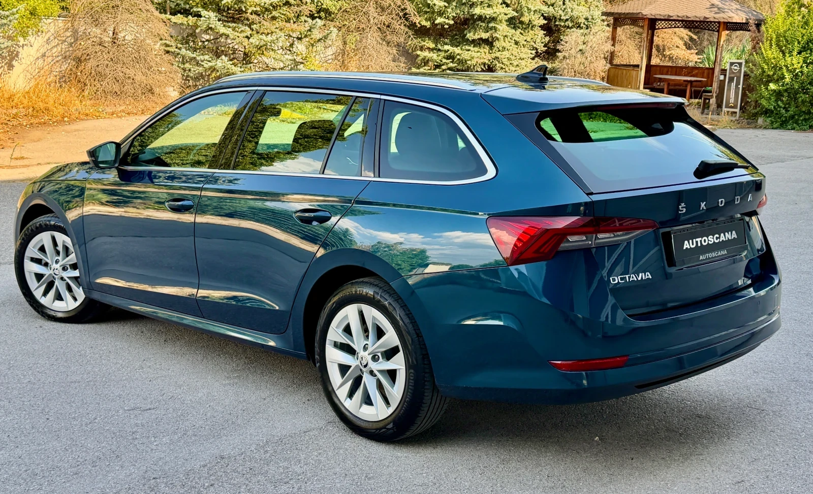 Skoda Octavia Цена с ДДС / CarPlay / Автоматик, снимка 4 - Автомобили и джипове - 55898231