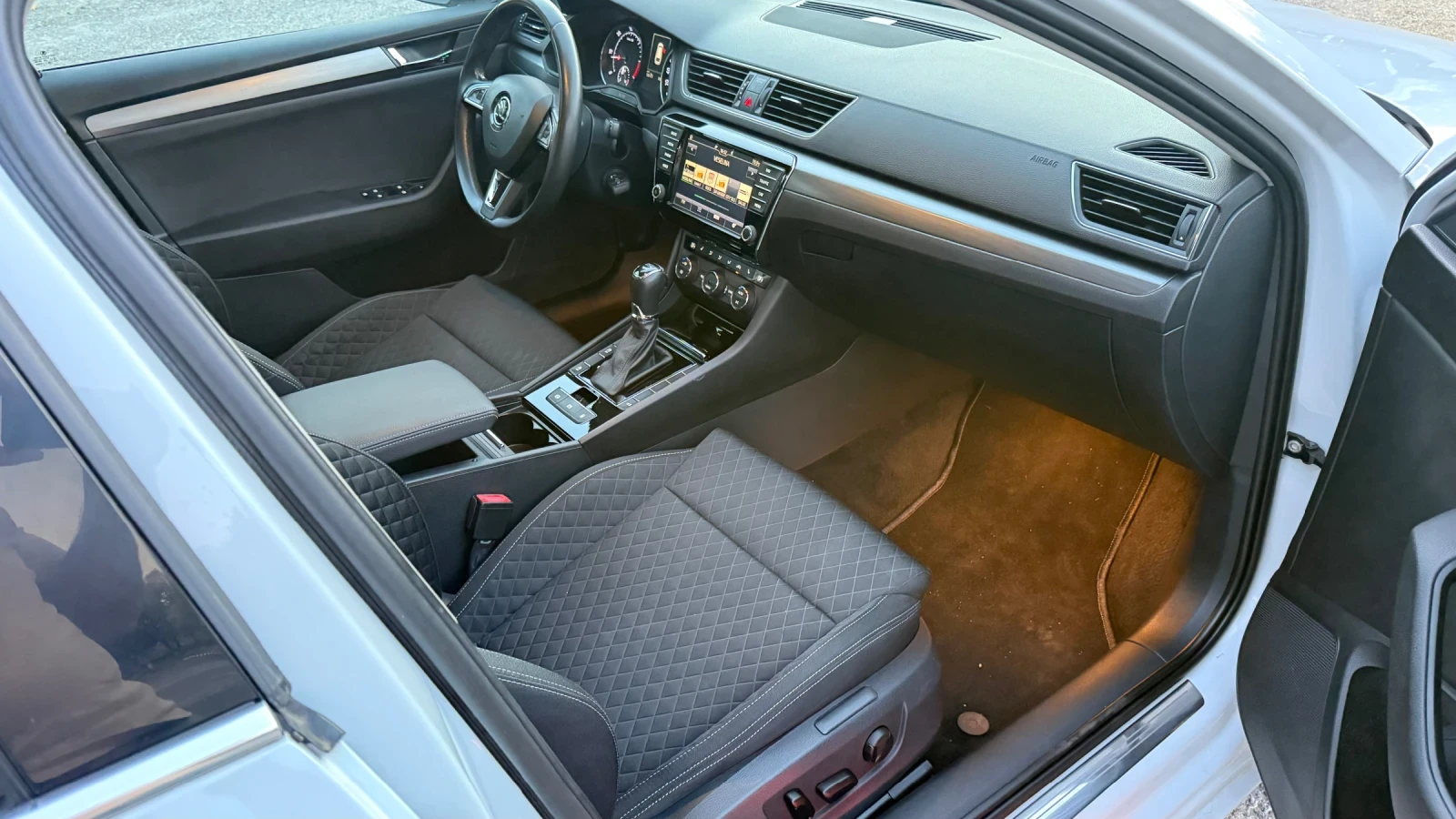 Skoda Superb DISTONIC* DSG* �������* NAVI* TOP | Mobile.bg � ����������� 14