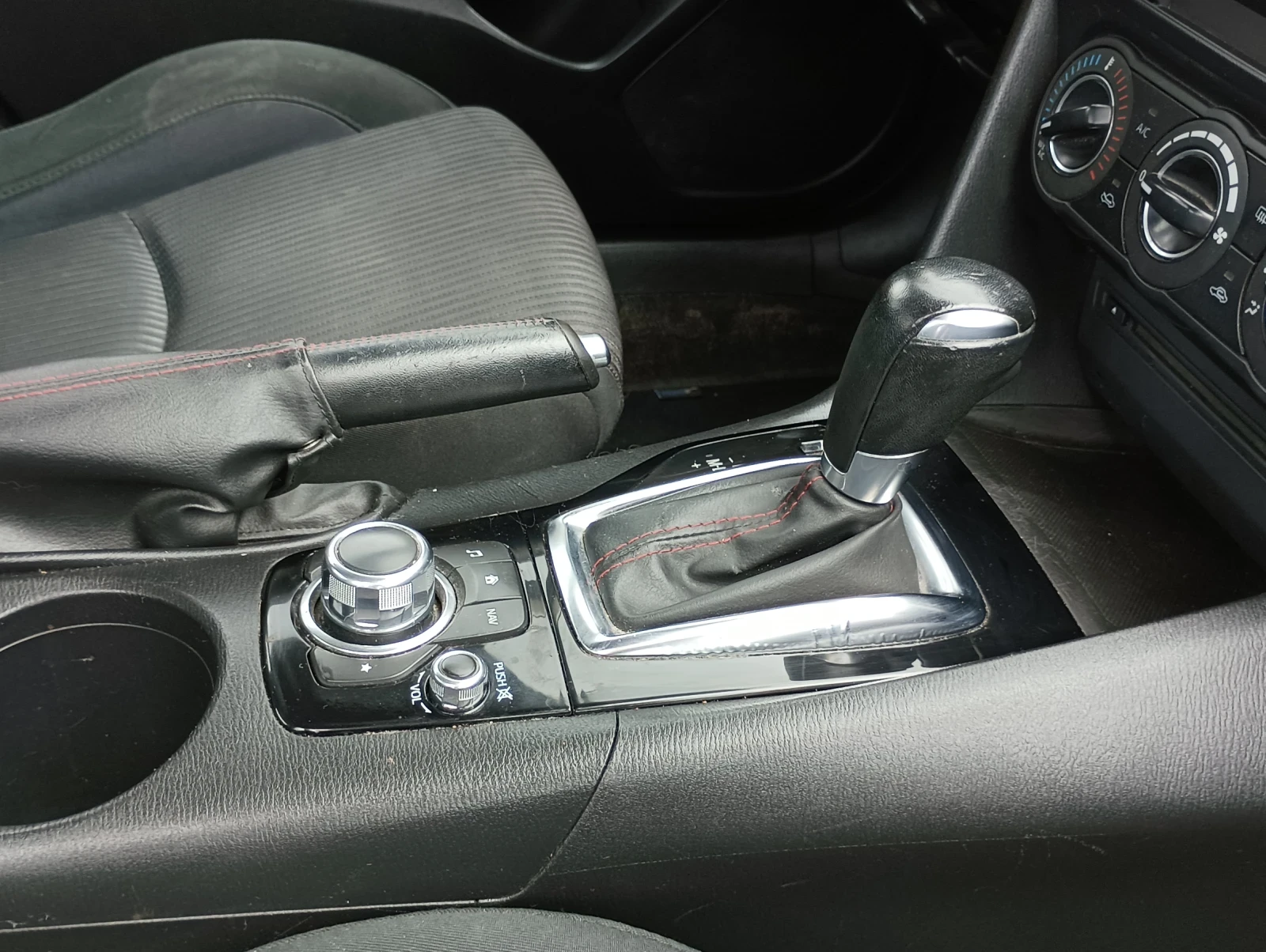 Mazda 3 Skyaktiv , снимка 6 - Автомобили и джипове - 56522606