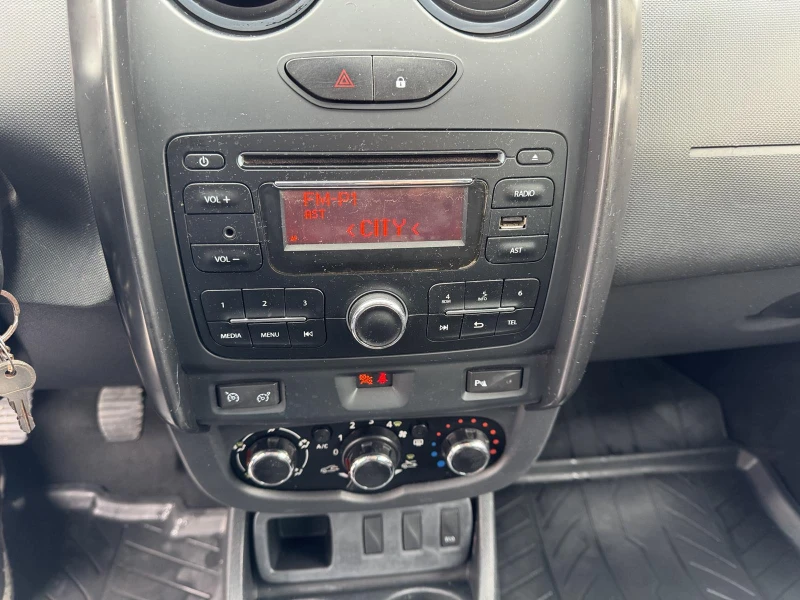 Dacia Duster 1.5Dci, снимка 14 - Автомобили и джипове - 53454010