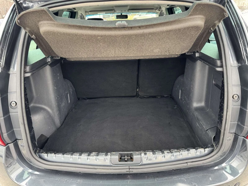 Dacia Duster 1.5Dci, снимка 11 - Автомобили и джипове - 53454010