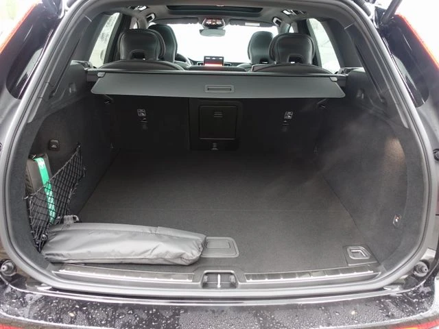 Volvo XC60 NEW 2026MY Black Edition T6 AWD, снимка 16 - Автомобили и джипове - 53100421