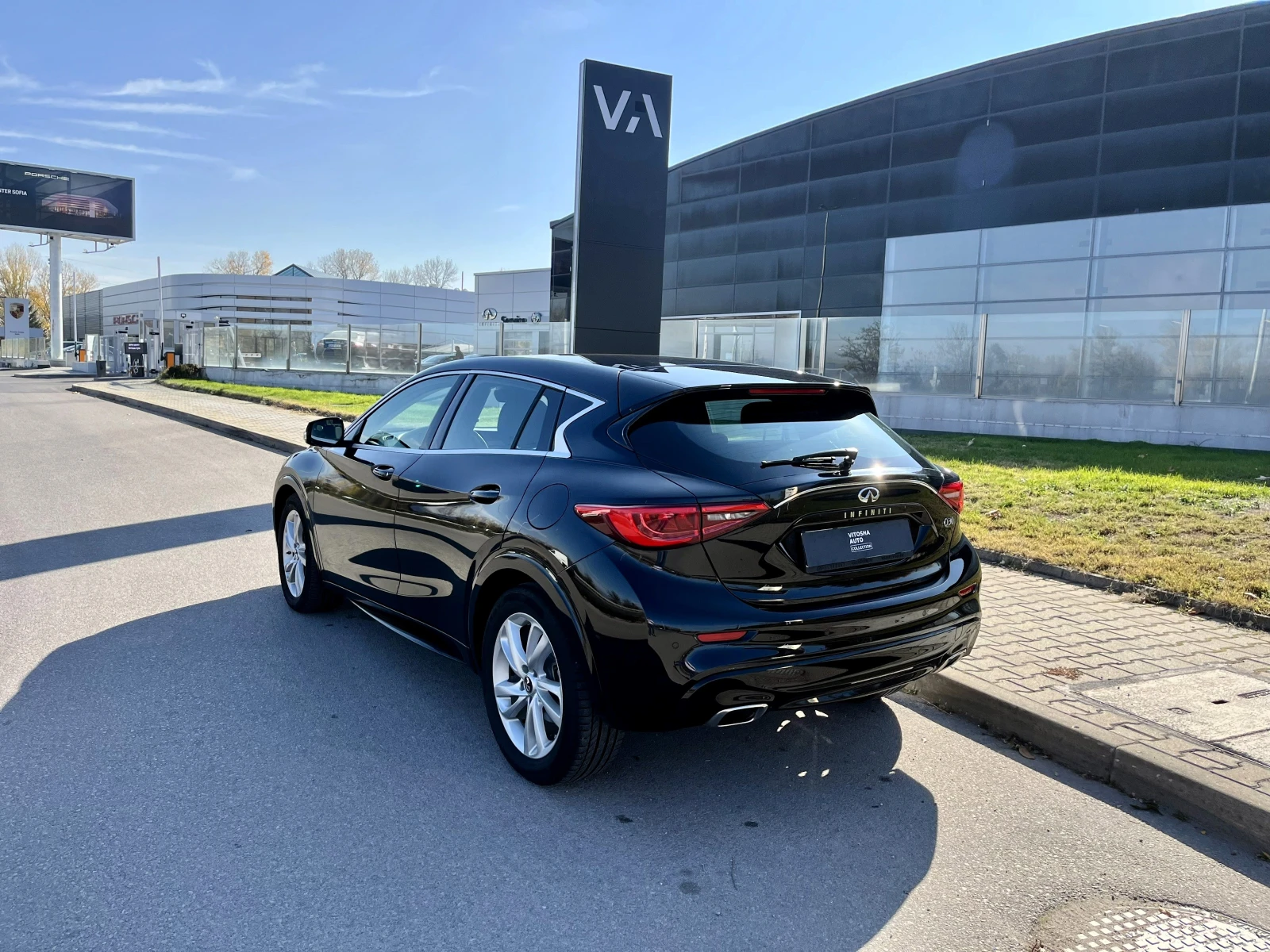 Infiniti Q30 1.6 LUXE 2WD - изображение 6