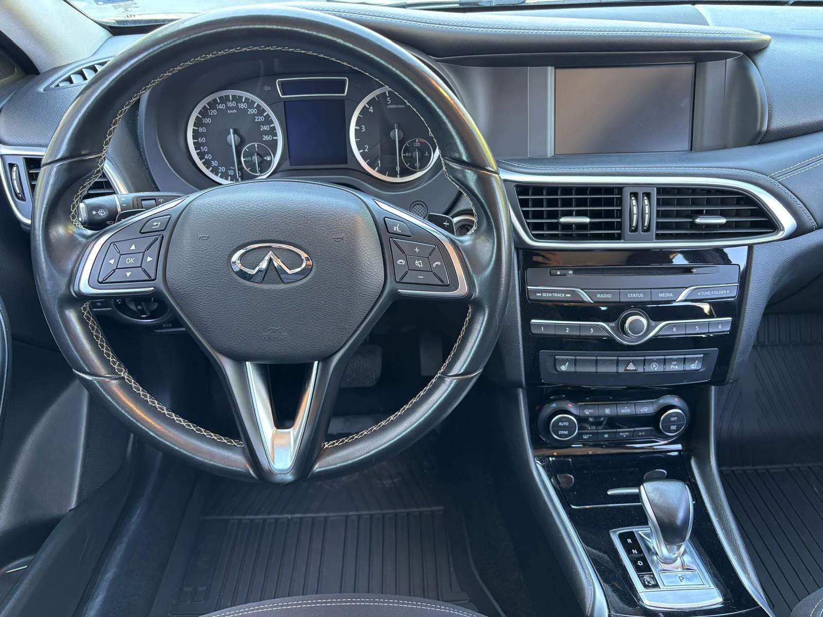 Infiniti Q30 1.6 LUXE 2WD | Mobile.bg — изображение 11