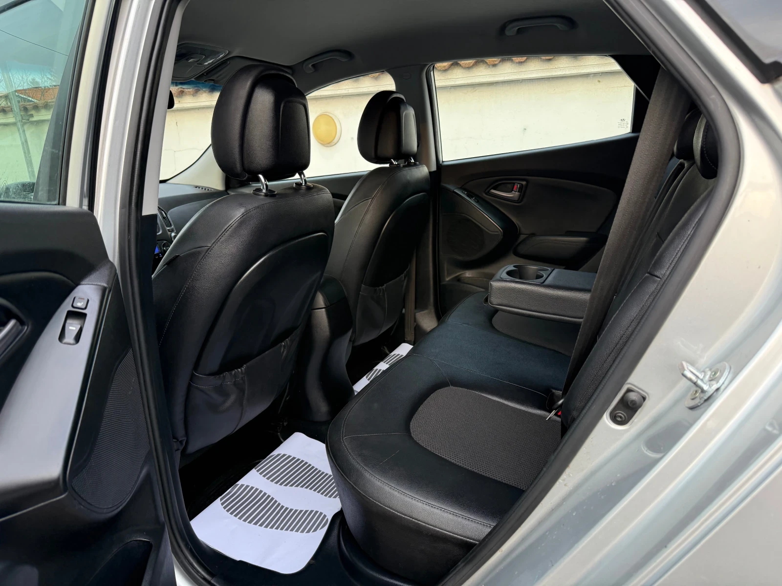 Hyundai IX35 1.7CRDI FACELIFT XPOSSIBLE NAVI KEYLESS-GO, снимка 14 - Автомобили и джипове - 53880154