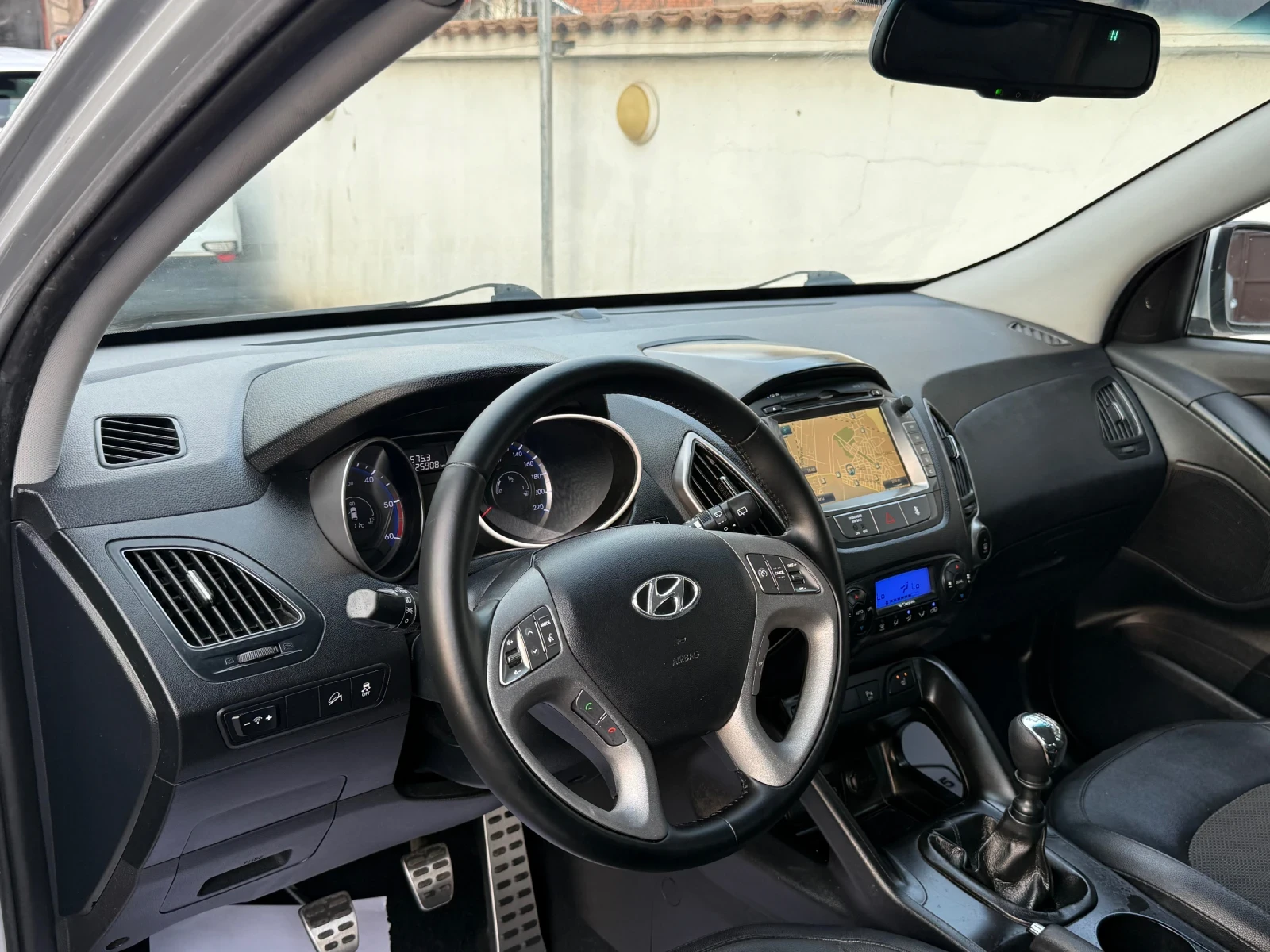Hyundai IX35 1.7CRDI FACELIFT XPOSSIBLE NAVI KEYLESS-GO, снимка 8 - Автомобили и джипове - 53880154