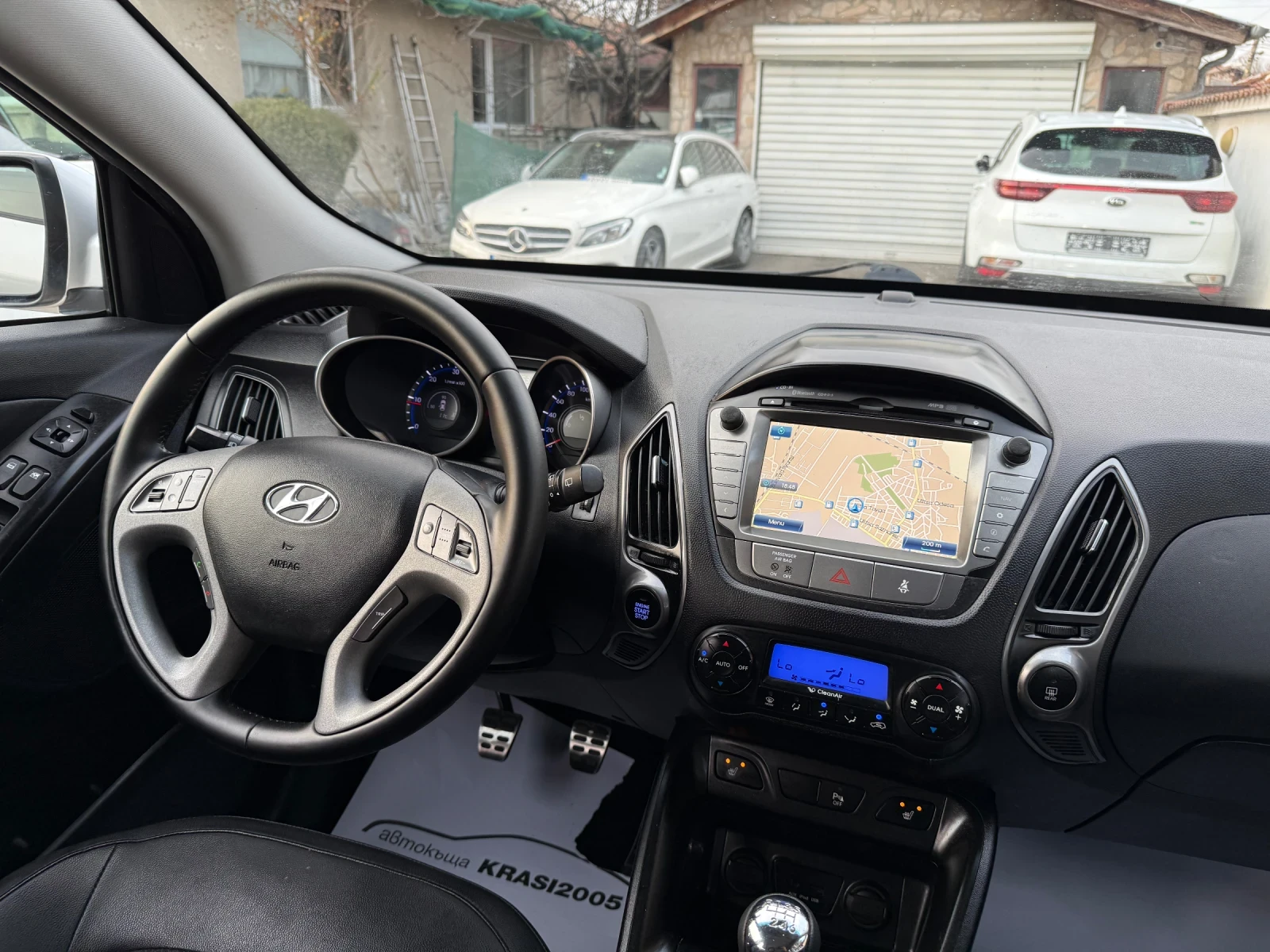 Hyundai IX35 1.7CRDI FACELIFT XPOSSIBLE NAVI KEYLESS-GO, снимка 11 - Автомобили и джипове - 53880154
