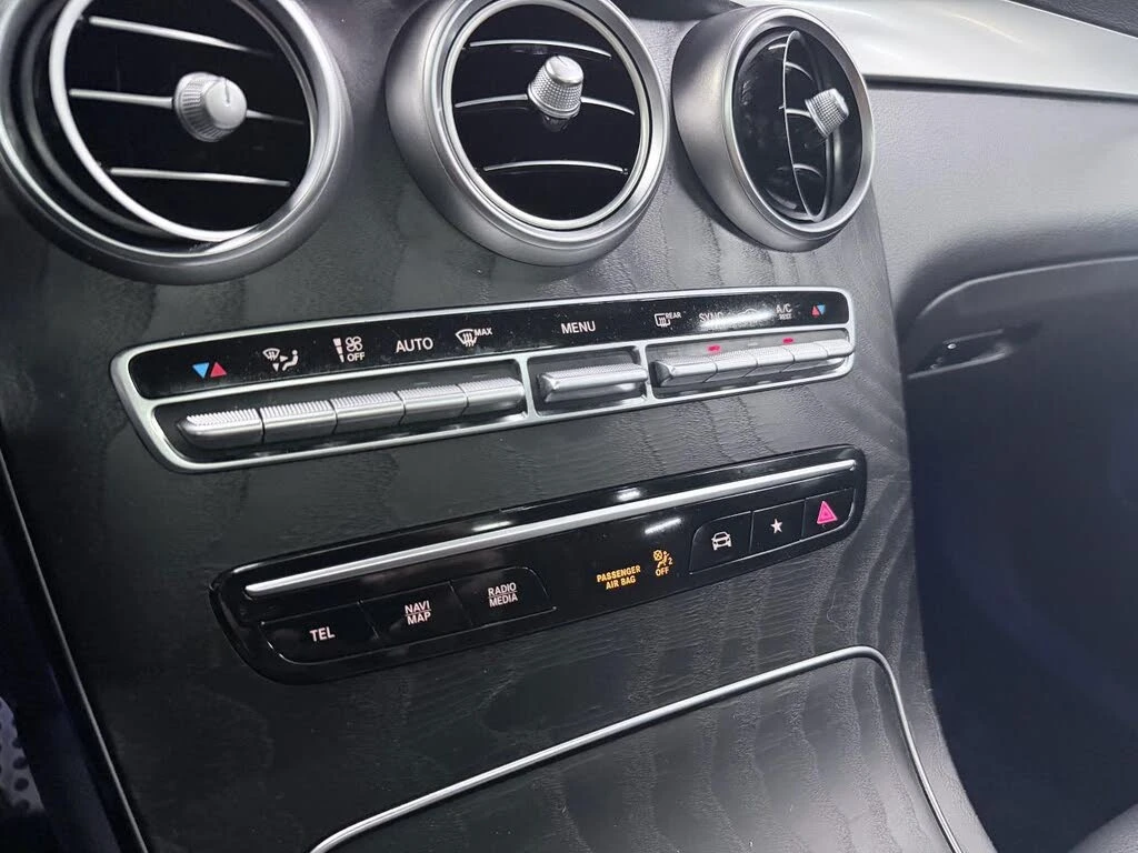 Mercedes-Benz GLC 300 4MATIC | AMG PKG| DISTRONIC| CARPLAY| 360CAM| PANO, снимка 9 - Автомобили и джипове - 54116871