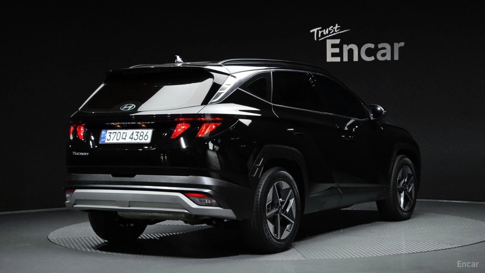 Hyundai Tucson PREMIUM* ОБДУХВАНЕ* ПОДГРЕВ* DIGITAL* КАМ* ДИСТРОН, снимка 2 - Автомобили и джипове - 55586597