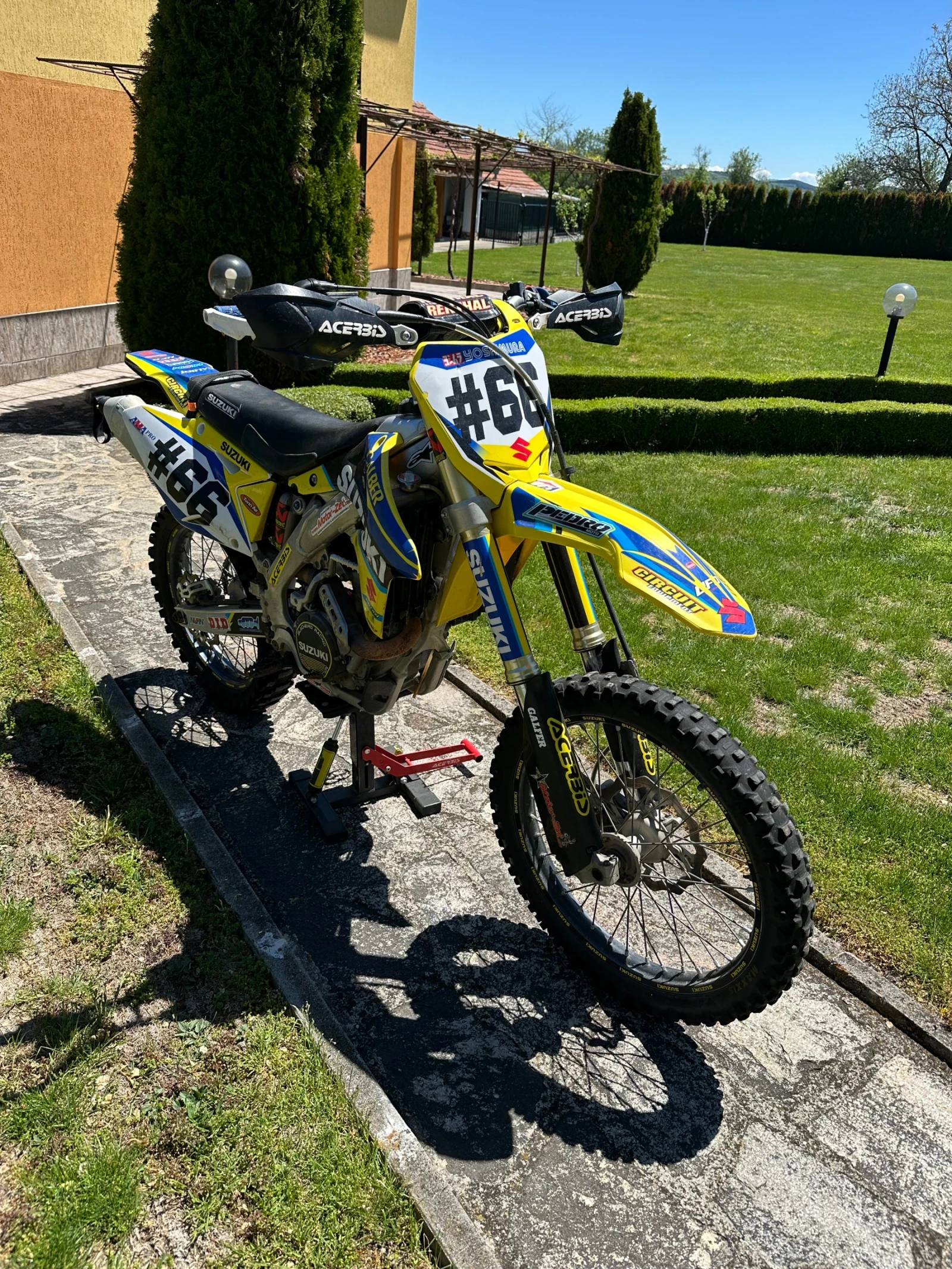 Suzuki Rmz