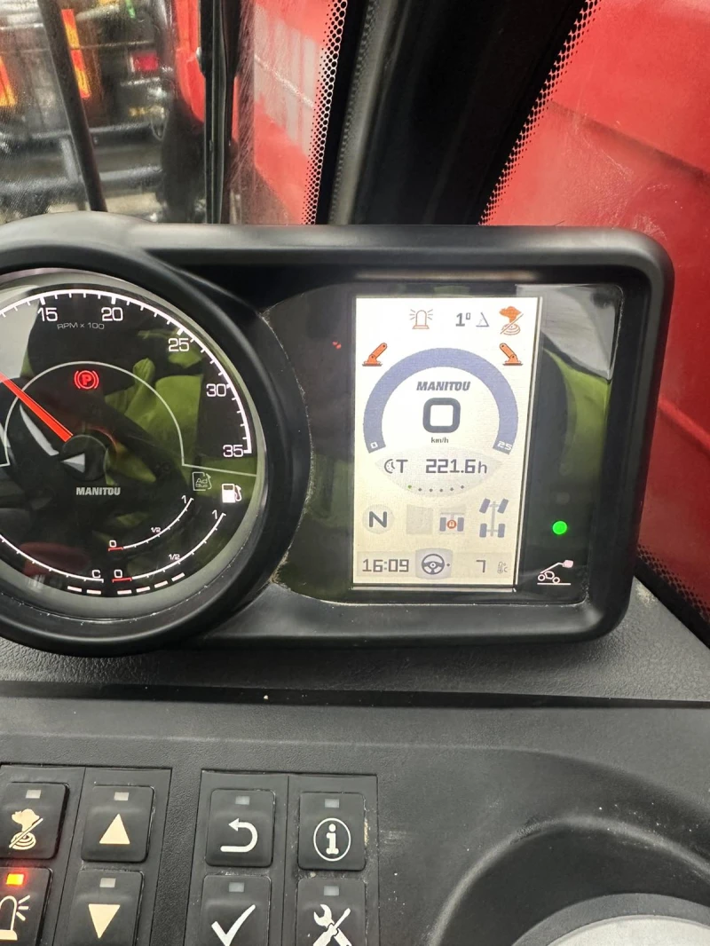 Телескопични товарачи Manitou 1335, снимка 14 - Индустриална техника - 52876233