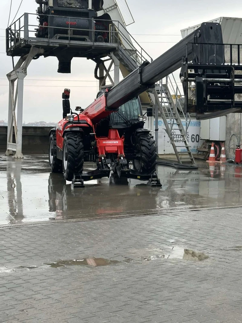 Телескопични товарачи Manitou 1335, снимка 8 - Индустриална техника - 52876233