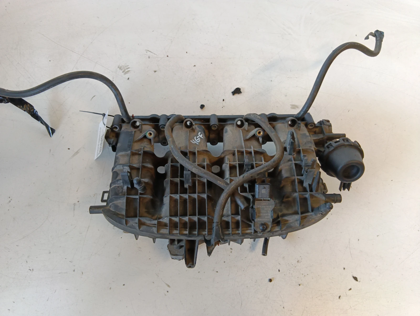 всмукателен колектор 2.0 TFSI 06L133201AH 038906051R Audi A6
