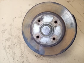 Шенкел главина заден десен Пежо 5008 1.6хди (б)