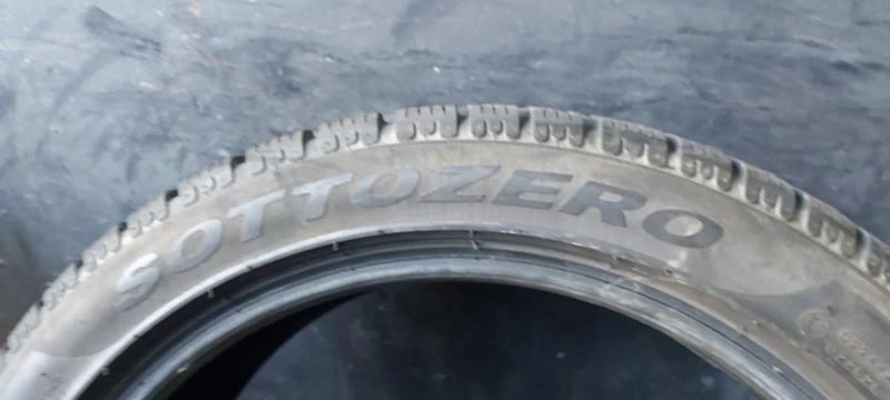 Гуми Зимни 215/45R18, снимка 8 - Гуми и джанти - 35124855