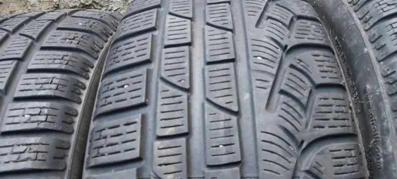 Гуми Зимни 215/45R18, снимка 5 - Гуми и джанти - 35124855