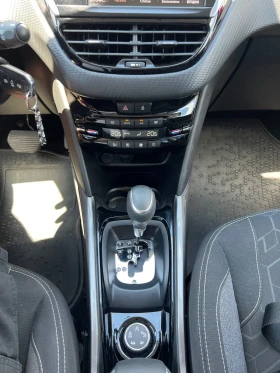 Peugeot 2008 1.2Turbo/Facelift/Automat, снимка 9