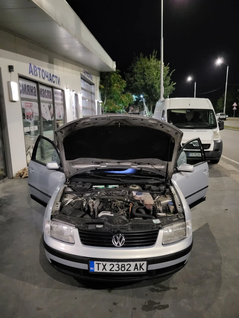 VW Passat, снимка 14 - Автомобили и джипове - 47116623