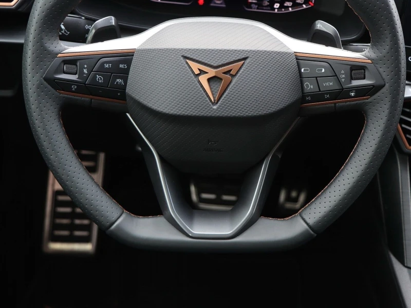 Cupra Formentor e-HYBRID/245HP/PANO/LED/NAVI/LEATHER/CAM/364b, снимка 6 - Автомобили и джипове - 47773140