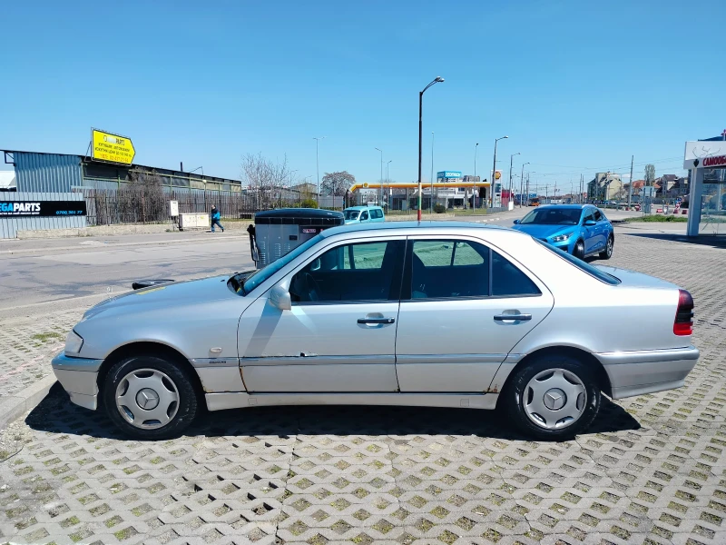 Mercedes-Benz C 220 CDI, снимка 3 - Автомобили и джипове - 52377389