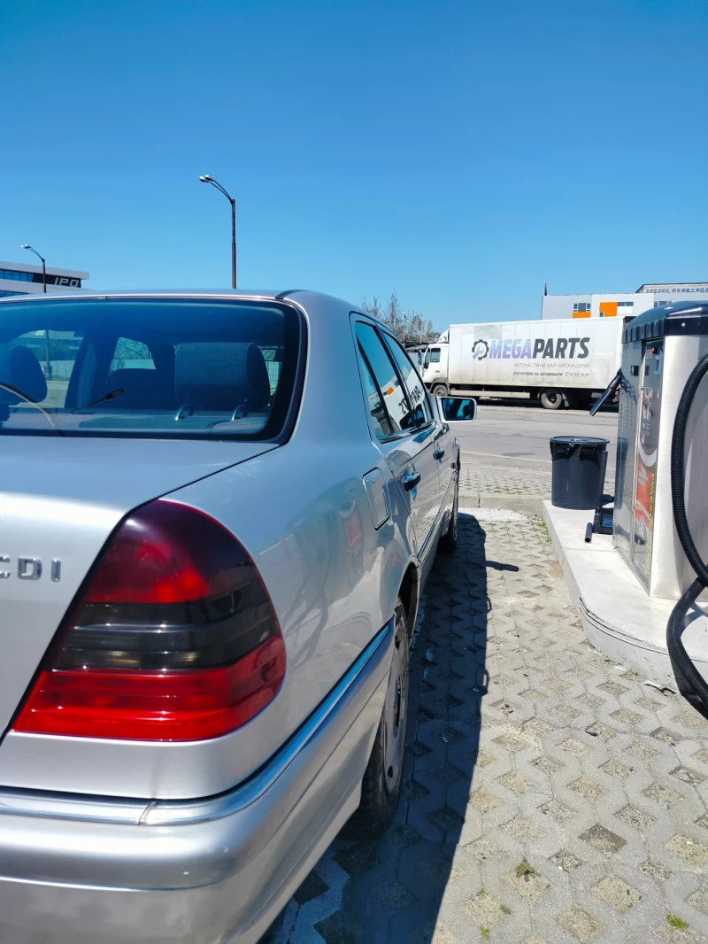 Mercedes-Benz C 220 CDI, снимка 5 - Автомобили и джипове - 52377389