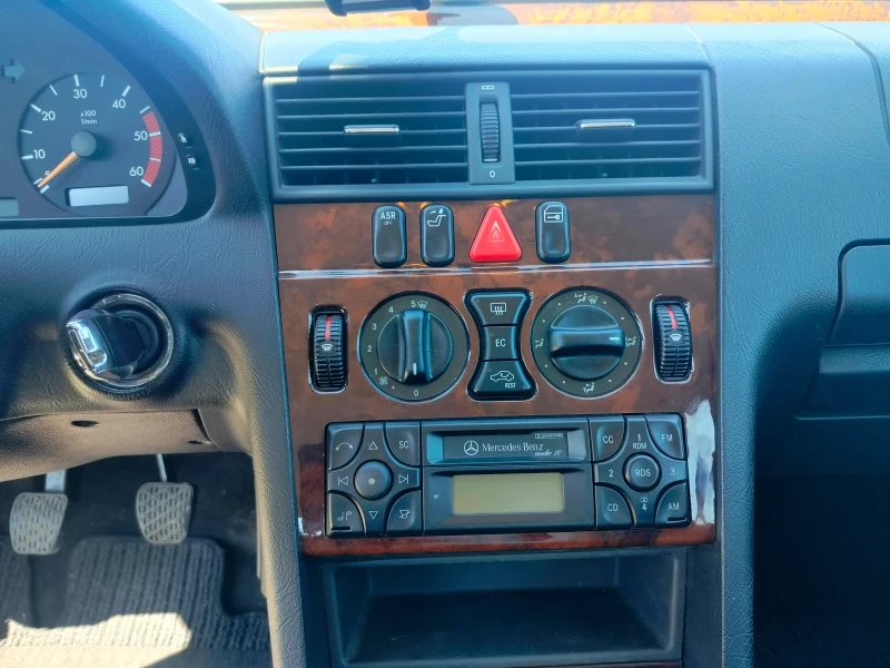 Mercedes-Benz C 220 CDI, снимка 9 - Автомобили и джипове - 52377389