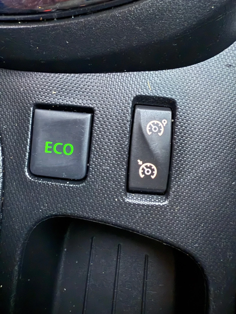 Renault Captur 1.5 DCI NAVI, снимка 11 - Автомобили и джипове - 51620717