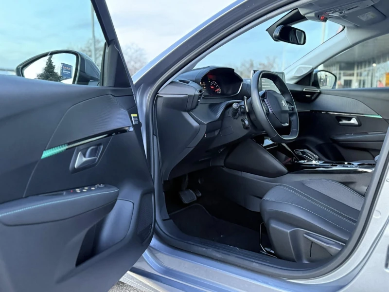 Peugeot 208 ПОДГРЕВ НА СЕДАЛКИ !1.2 PureTech 100 Allure, снимка 11 - Автомобили и джипове - 52533544