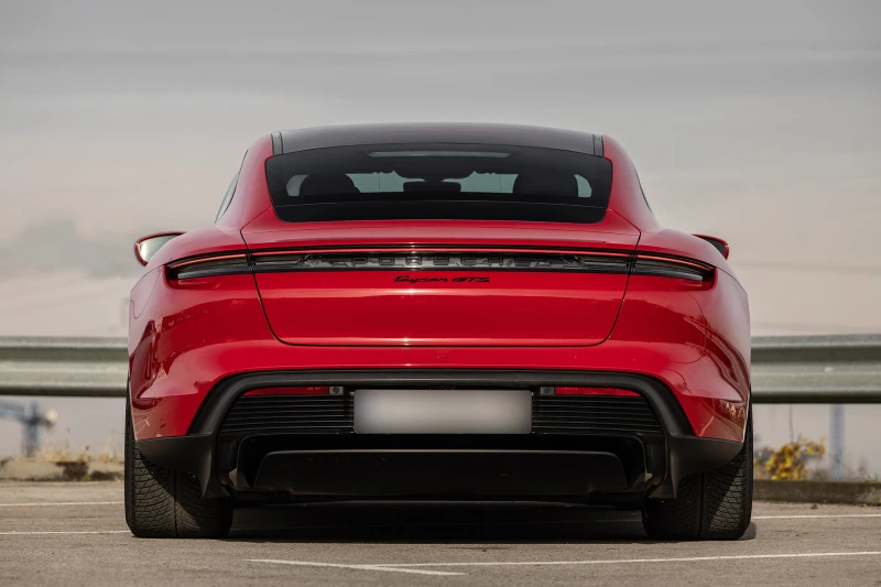Porsche Taycan GTS, снимка 5 - Автомобили и джипове - 52849333