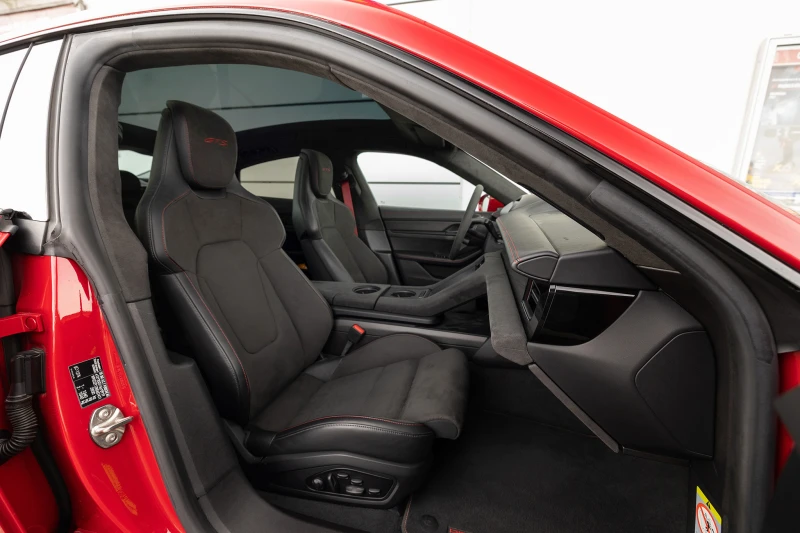 Porsche Taycan GTS, снимка 12 - Автомобили и джипове - 52849333