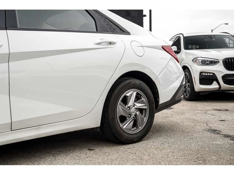 Hyundai Elantra * ESSENTIAL | ONE OWNER | HEATED SEATS | CARPLAY |, снимка 2 - Автомобили и джипове - 53515602