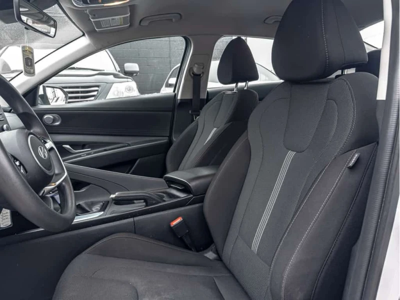 Hyundai Elantra * ESSENTIAL | ONE OWNER | HEATED SEATS | CARPLAY |, снимка 6 - Автомобили и джипове - 53515602