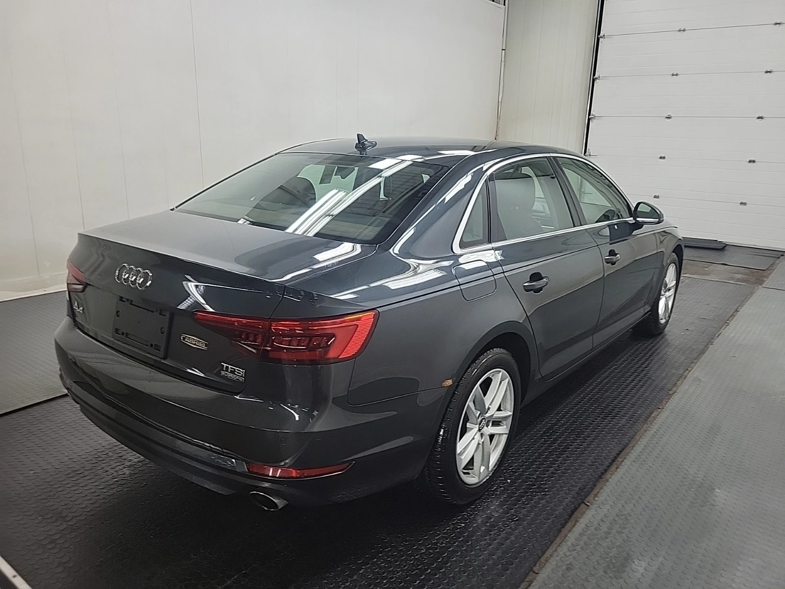 Audi A4 Komfort* ЦЕНА ДО БЪЛГАРИЯ* (CARFAX) - изображение 5