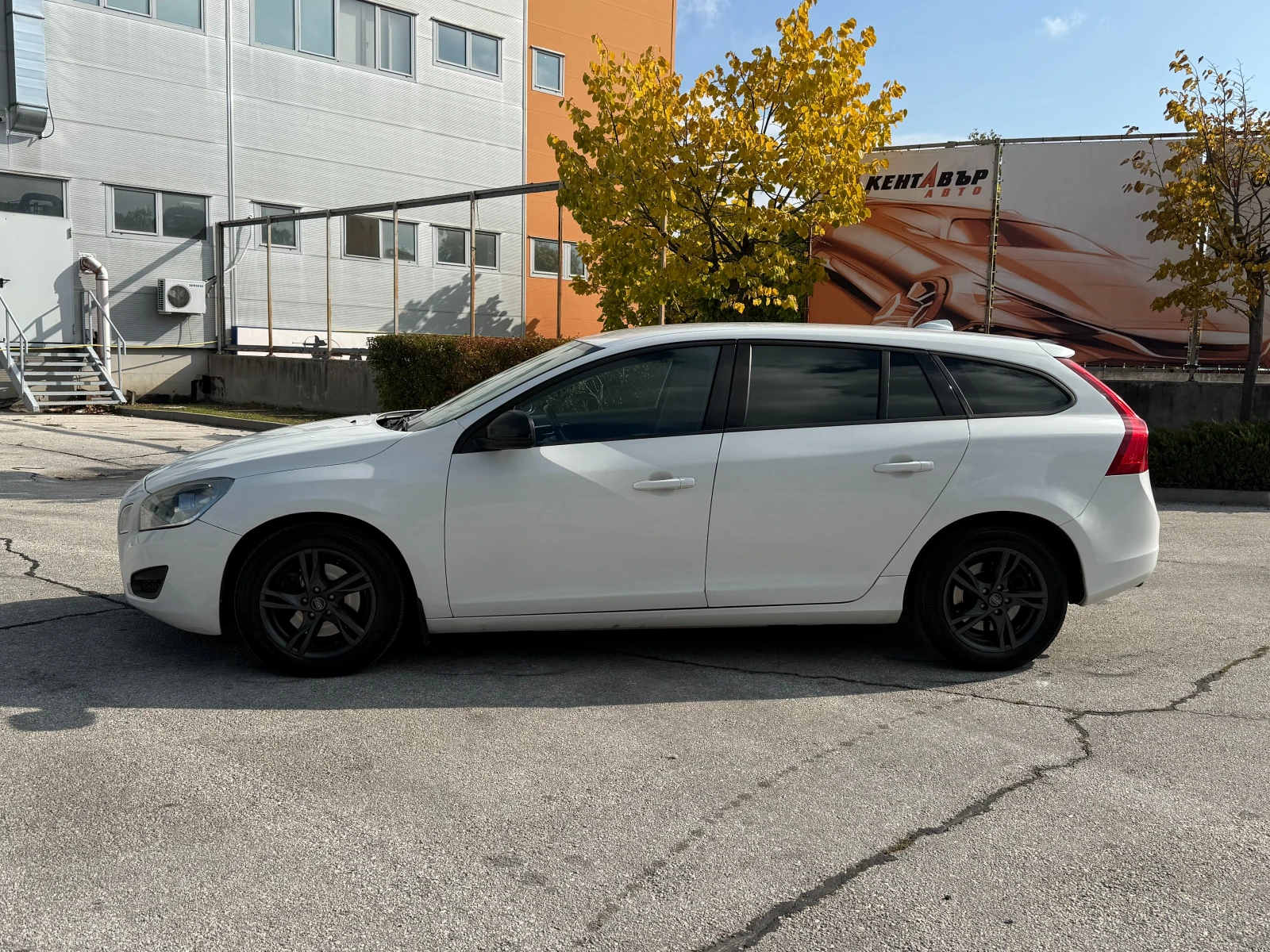 Volvo V60 1.6d 114 к.с.  - изображение 2