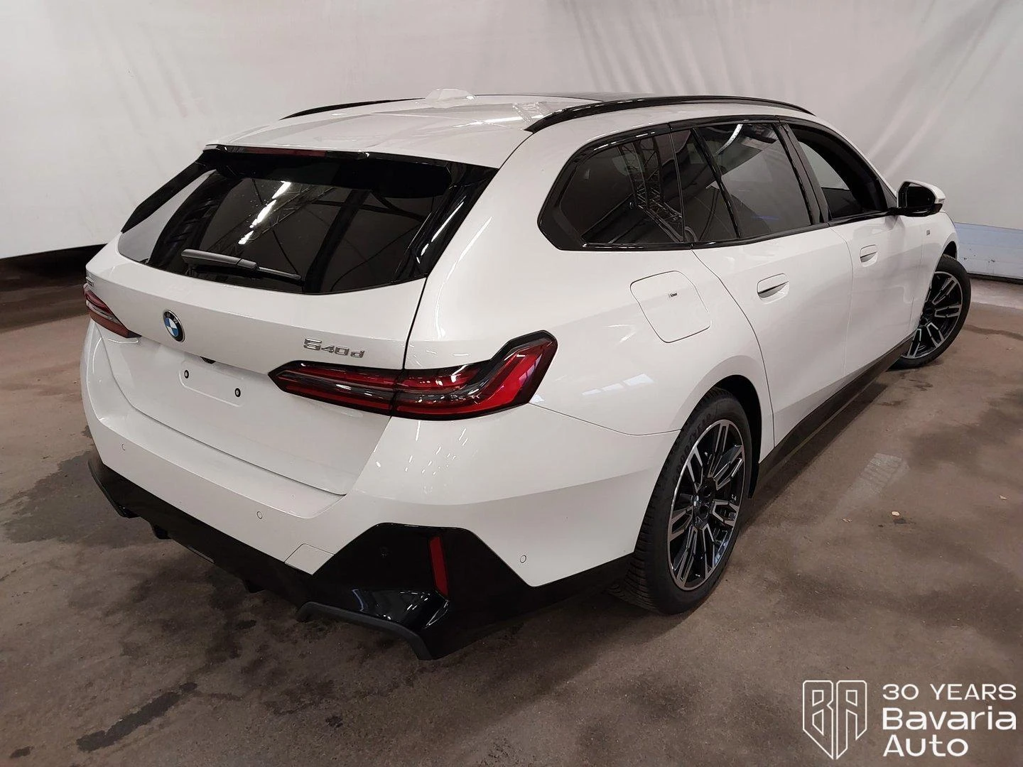 BMW 540 d xDrive Touring M Sport Paket Steptronic - изображение 3