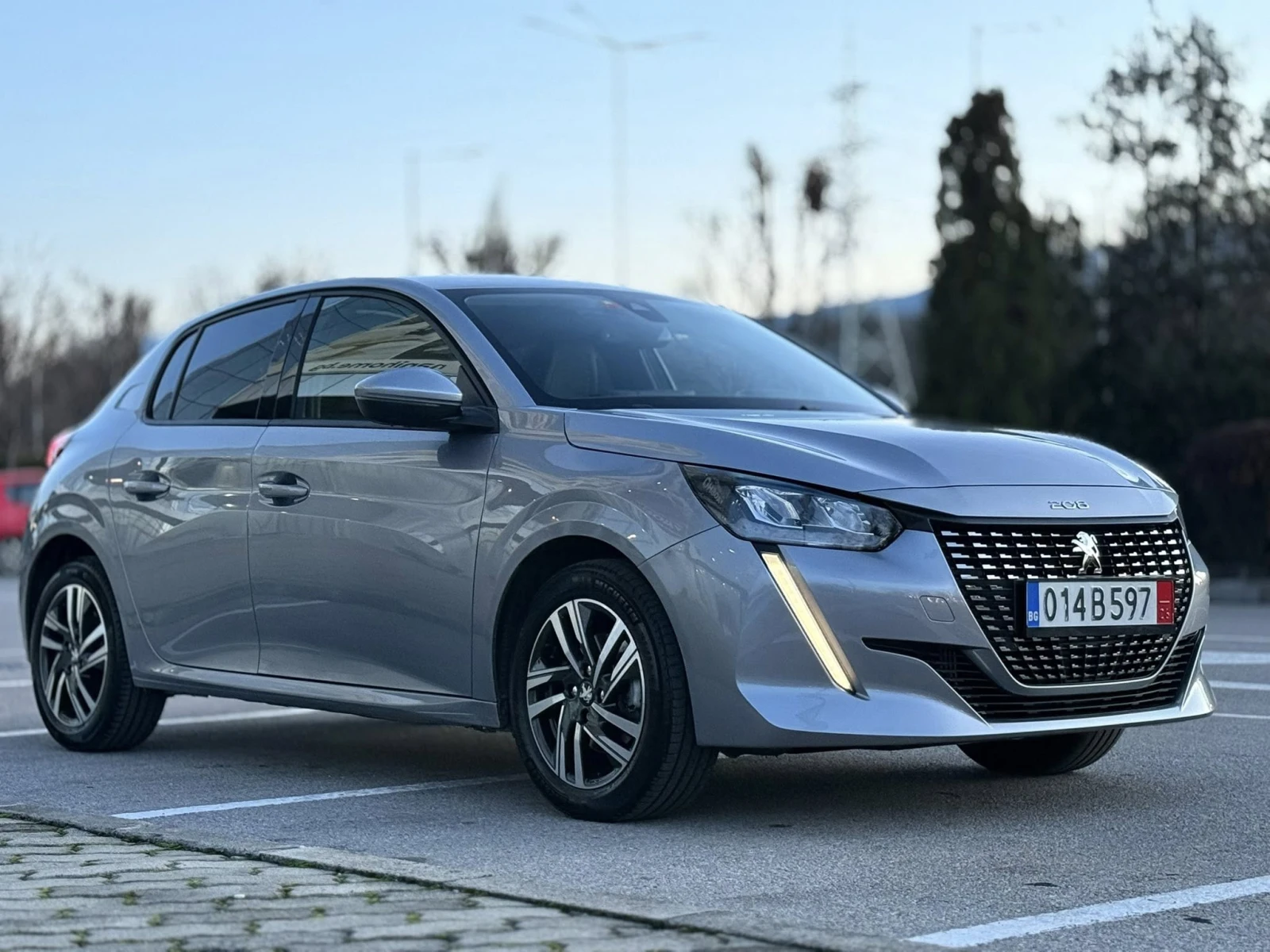 Peugeot 208 ПОДГРЕВ НА СЕДАЛКИ !1.2 PureTech 100 Allure - изображение 3