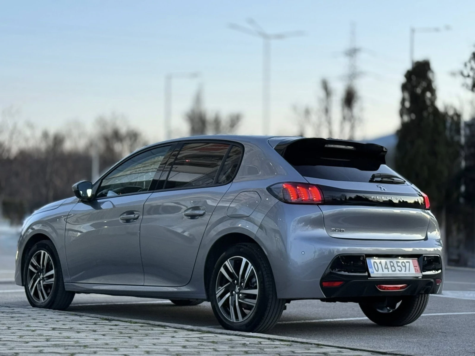 Peugeot 208 ПОДГРЕВ НА СЕДАЛКИ !1.2 PureTech 100 Allure - изображение 4