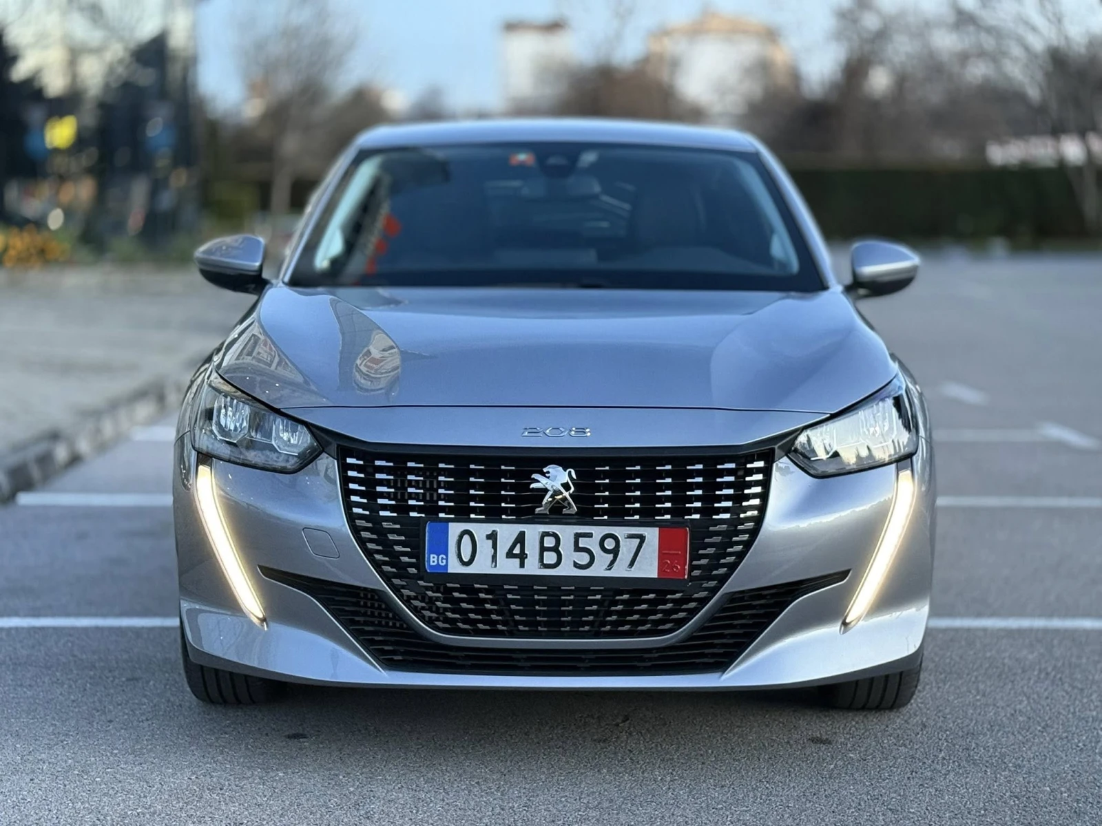 Peugeot 208 ПОДГРЕВ НА СЕДАЛКИ !1.2 PureTech 100 Allure - изображение 6