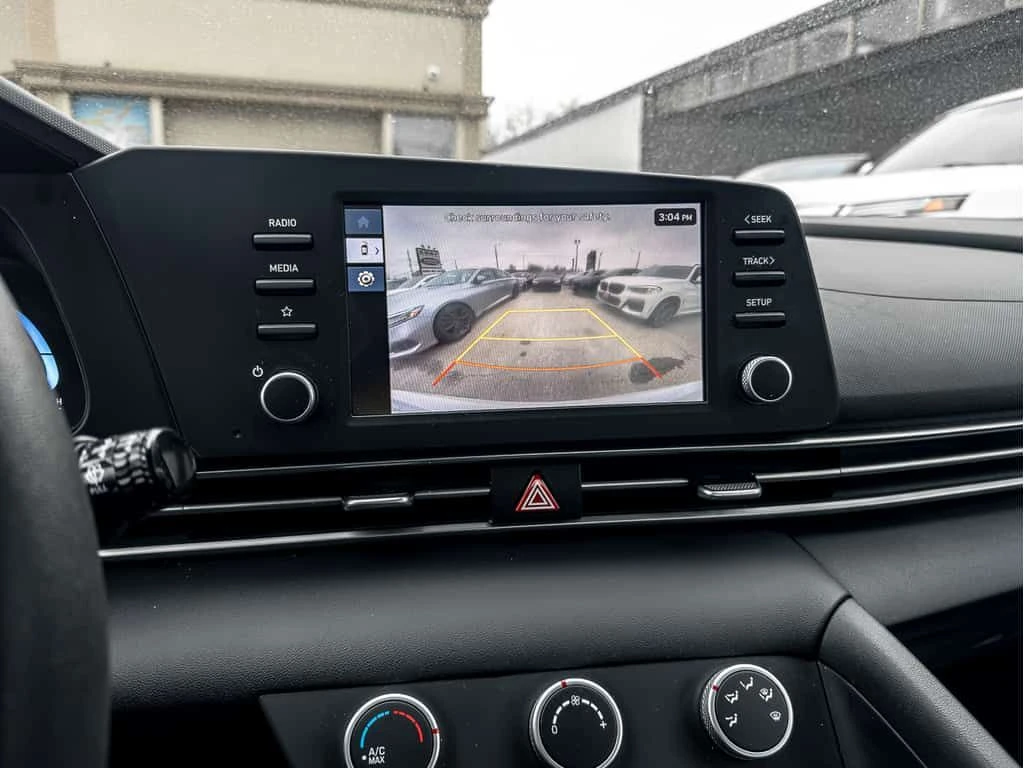 Hyundai Elantra * ESSENTIAL | ONE OWNER | HEATED SEATS | CARPLAY | | Mobile.bg � ����������� 12