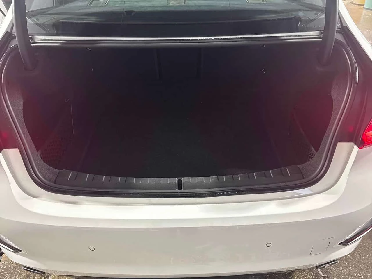 BMW 330 330i xDrive  CARFAX, снимка 13 - Автомобили и джипове - 53994257