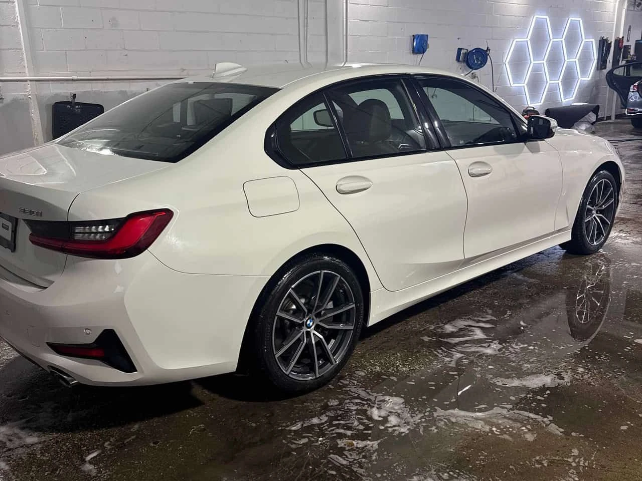 BMW 330 330i xDrive  CARFAX, снимка 3 - Автомобили и джипове - 53994257