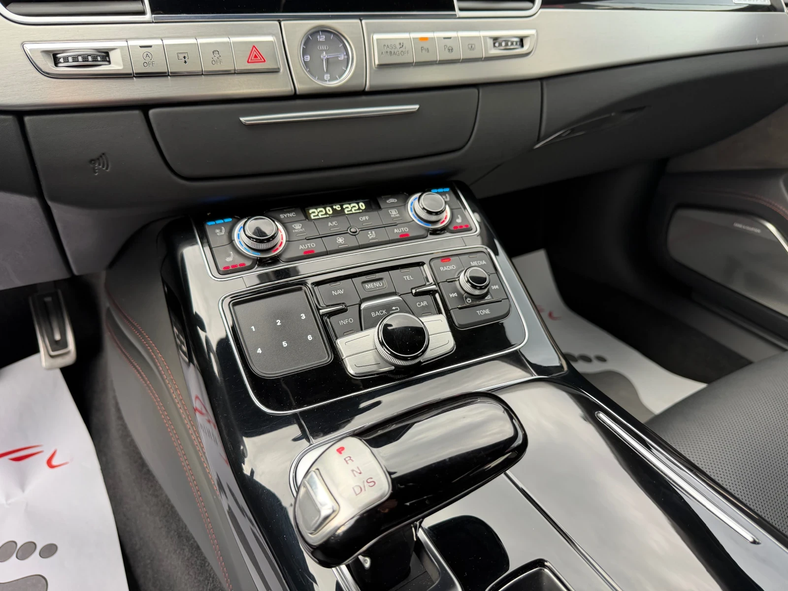 Audi S8 S8-PLUS/B&O/MATRIX/PANO/NAVI/HEADup/СОБСТВЕН ЛИЗИН, снимка 11 - Автомобили и джипове - 54174244