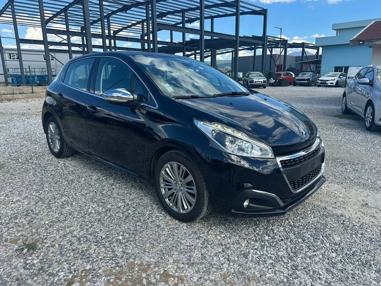 Peugeot 208 1.2i Automatic, снимка 2 - Автомобили и джипове - 54929233