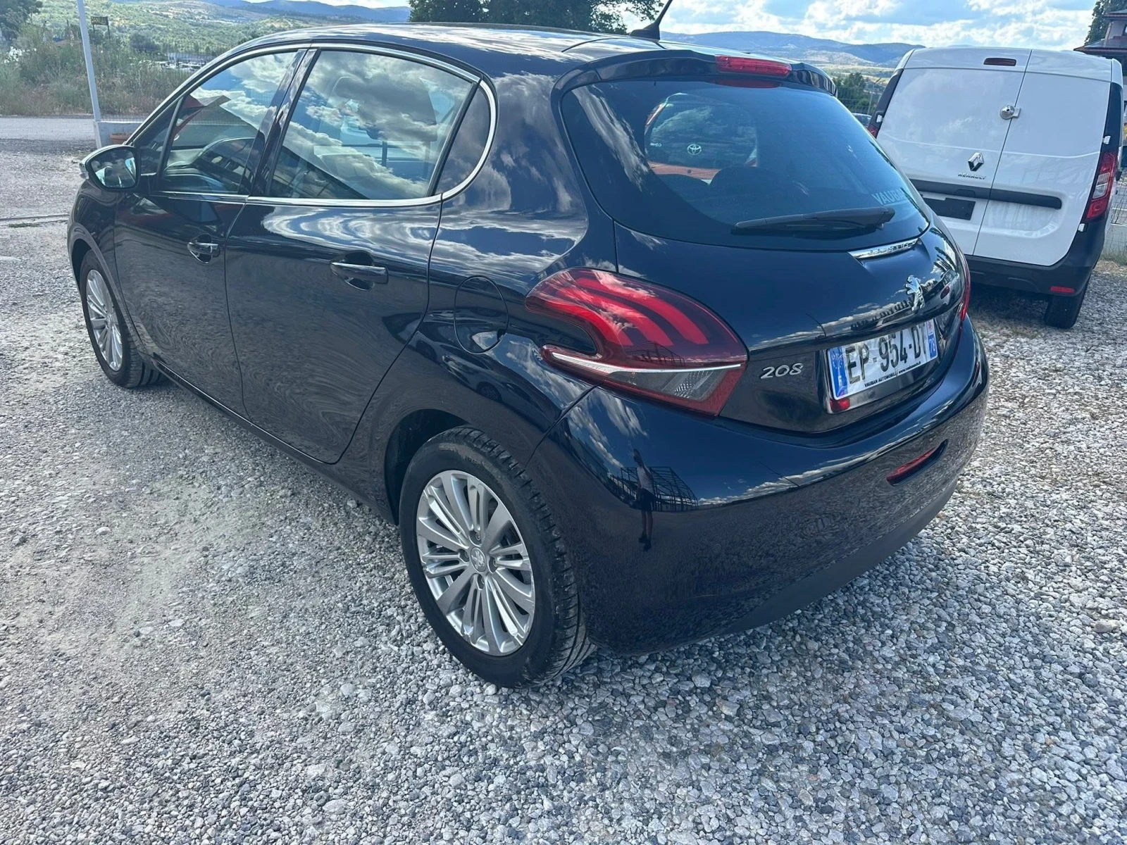 Peugeot 208 1.2i Automatic, снимка 5 - Автомобили и джипове - 54929233