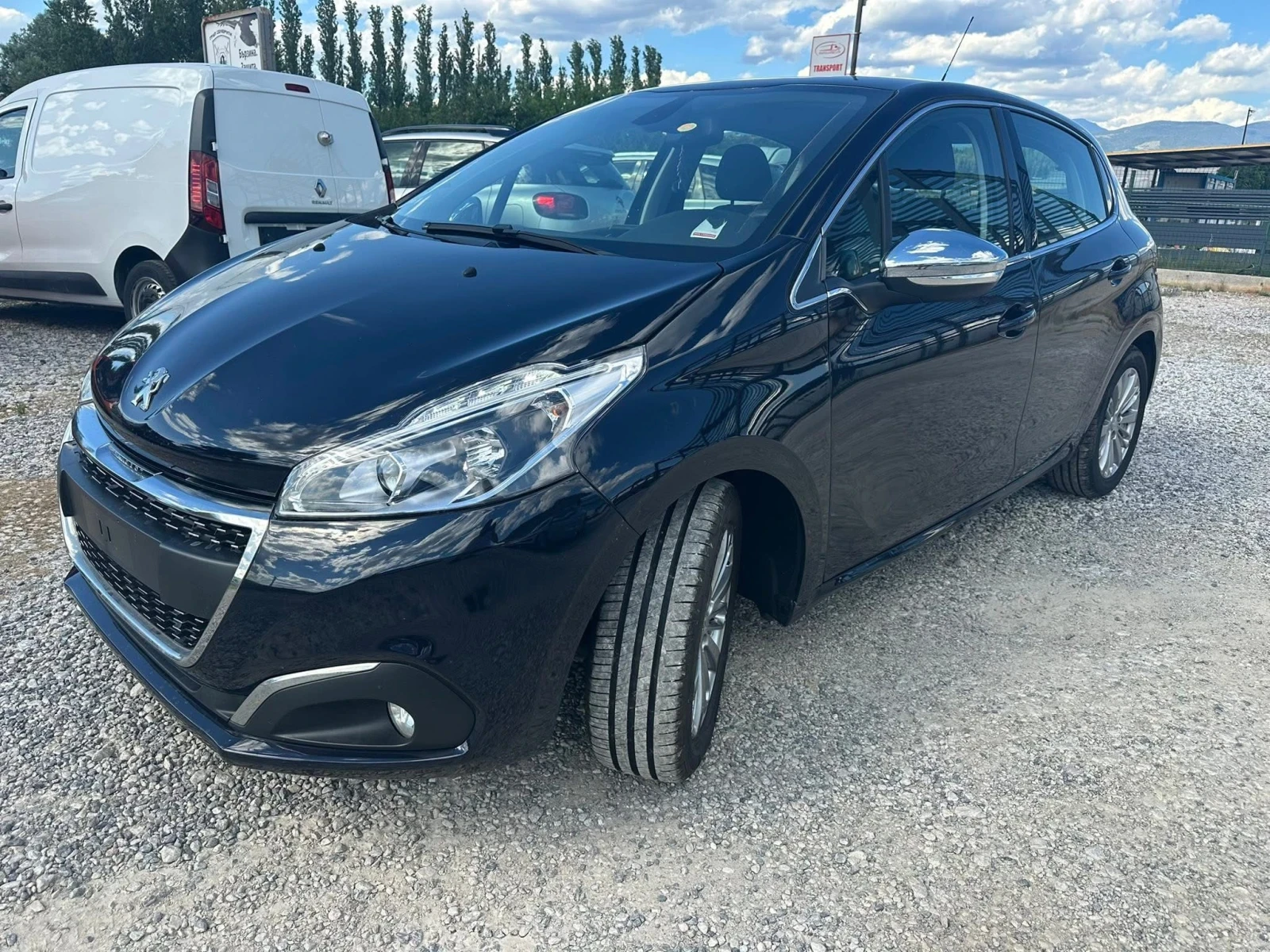 Peugeot 208 1.2i Automatic, снимка 3 - Автомобили и джипове - 54929233