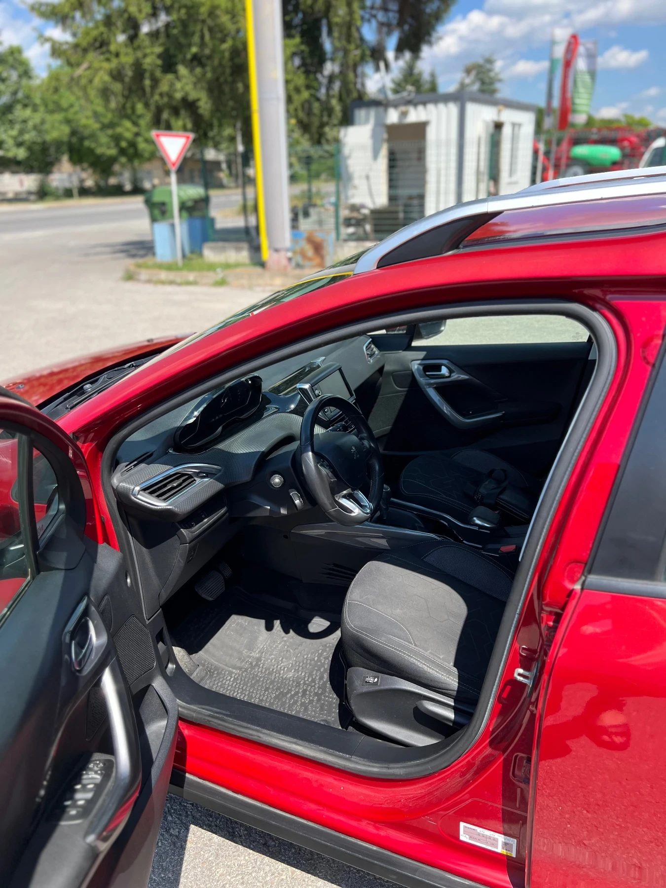 Peugeot 2008 1.2Turbo/Facelift/Automat, снимка 5 - Автомобили и джипове - 55080468