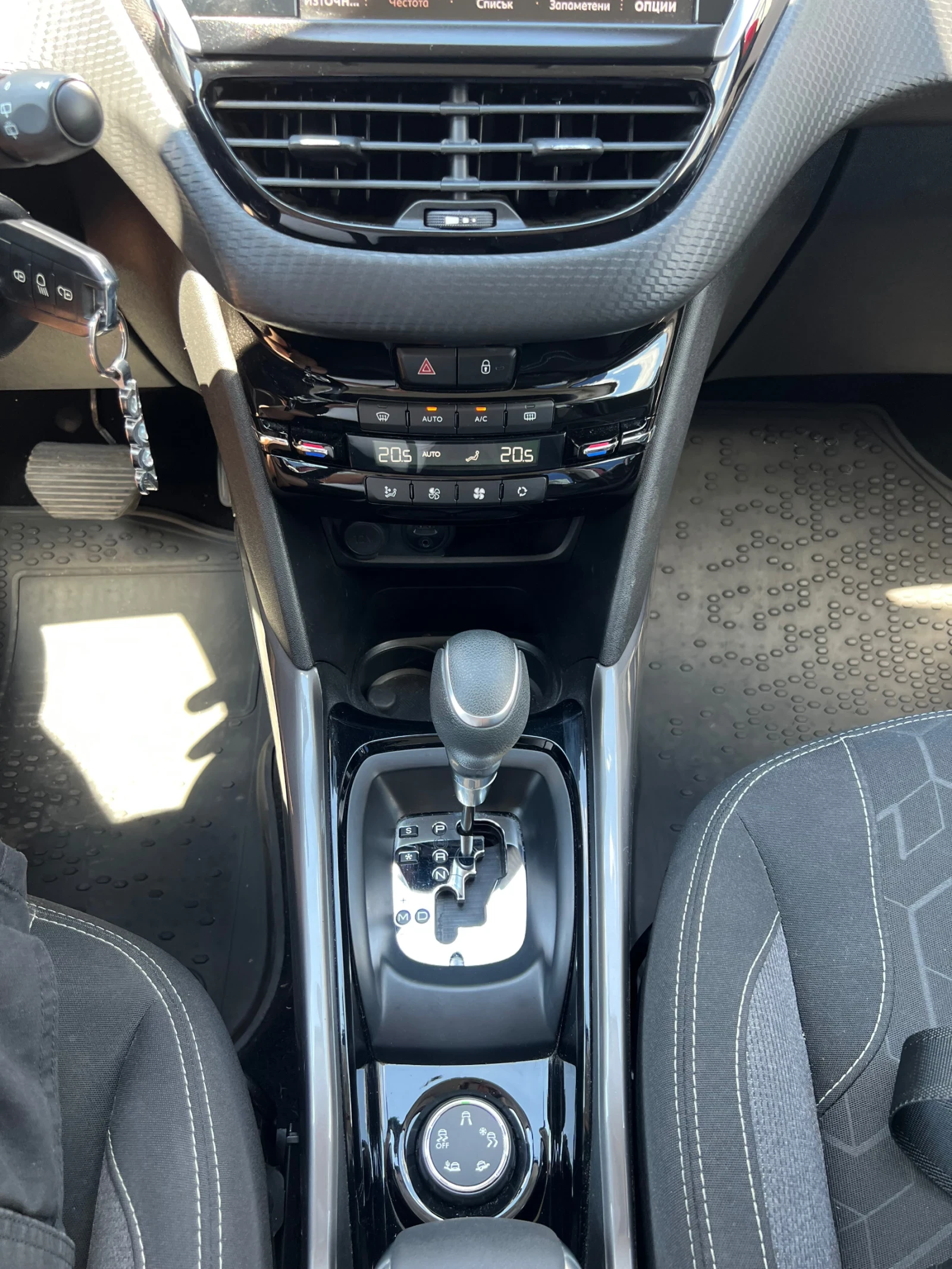 Peugeot 2008 1.2Turbo/Facelift/Automat, снимка 9 - Автомобили и джипове - 55080468